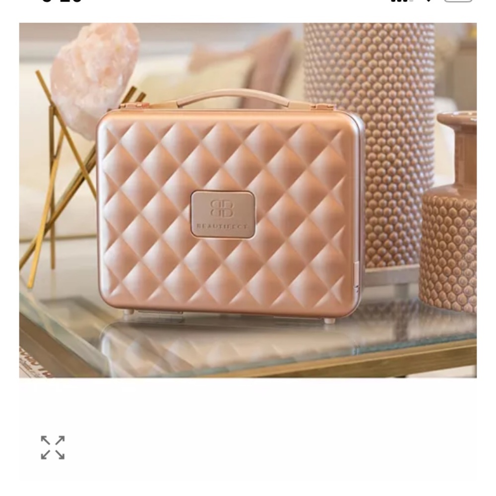 The Beautifect portable makeup box in Nude